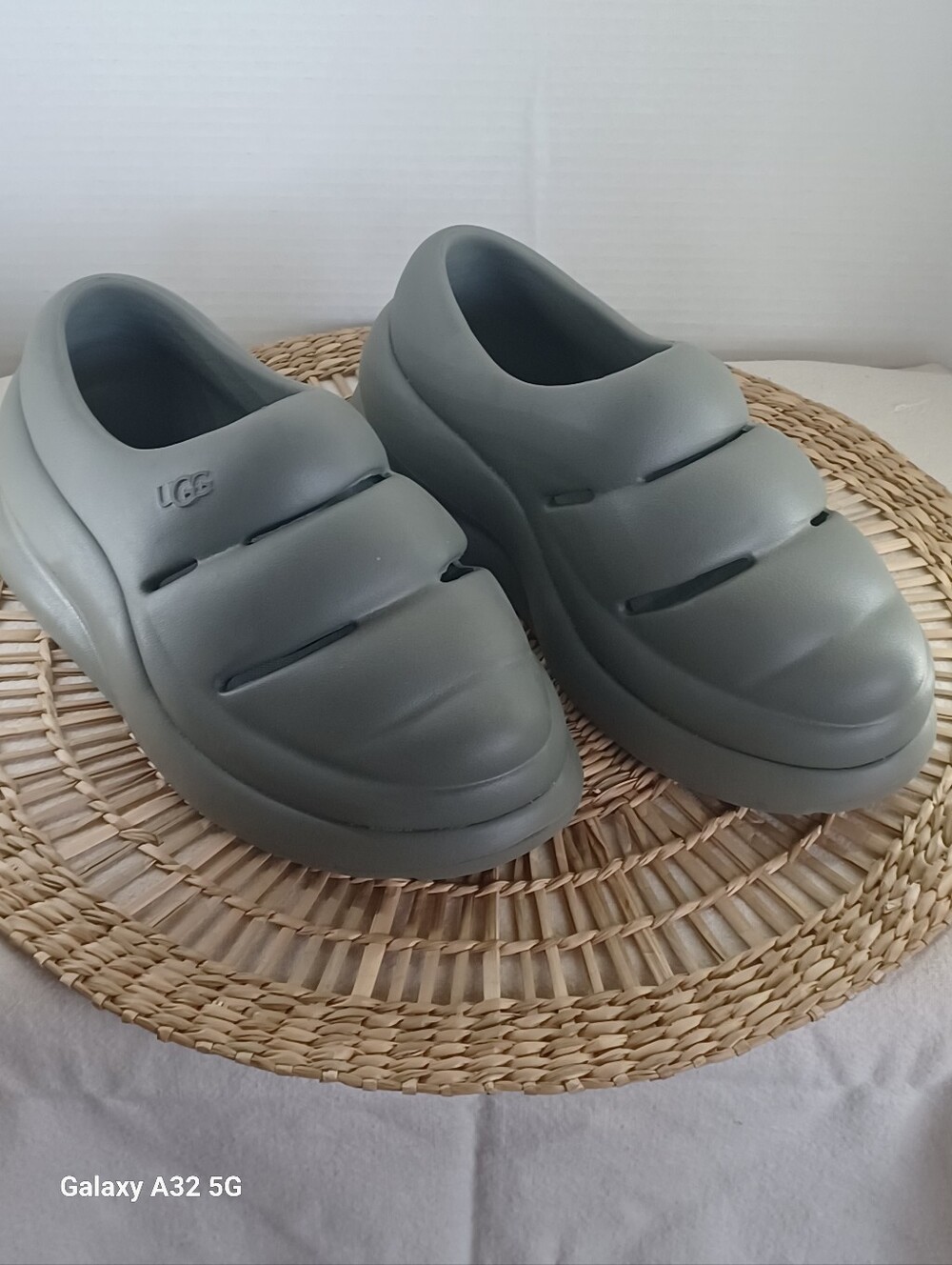 UGG Sport Yeah Clog, water-resistant slip-on made Of lightweight EVA foam Sz W7